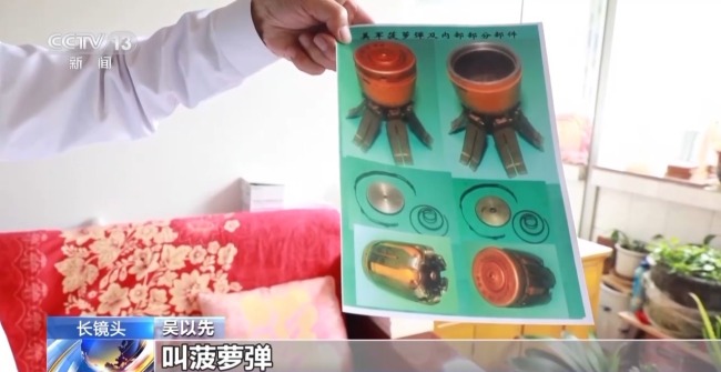 这条摘不下的“项链”成了他的光荣勋章