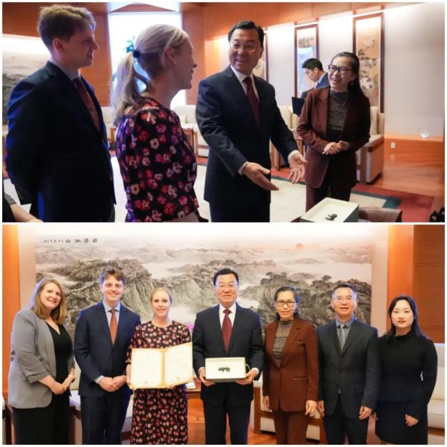 中国驻美国大使谢锋接收美国民间机构返还的虎形牌饰文物 文物回归添彩中美交流