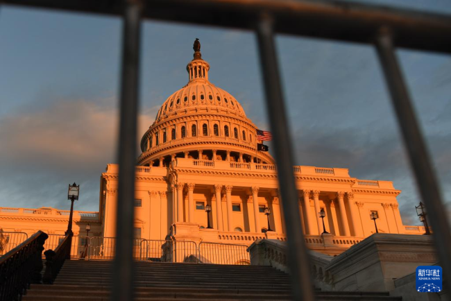 美国政府停摆时长恐创记录 两党僵持不下