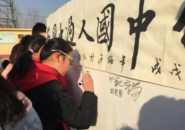 郑丽文当选，“我是中国人”响彻宝岛，引发全球高度关注