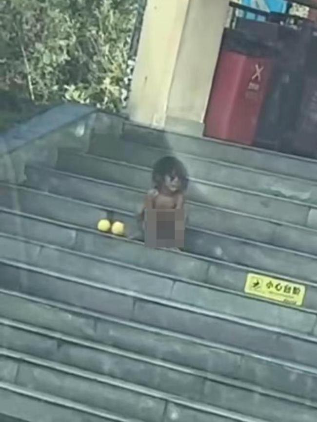 县妇联回应“野人小孩”：正调查