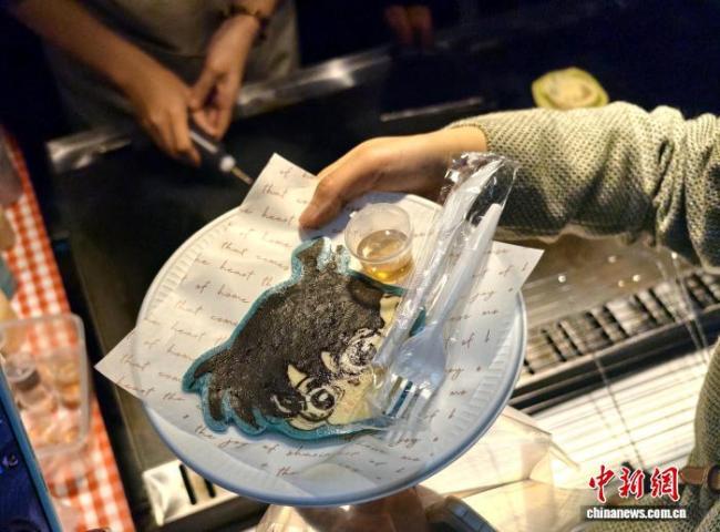 卡通煎饼摊老板：换一种方式继续画。创意煎饼