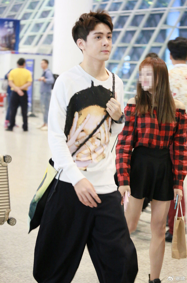 曾舜晞活动中送走汤唯牵走白鹿 新旧绅士风度的完美碰撞