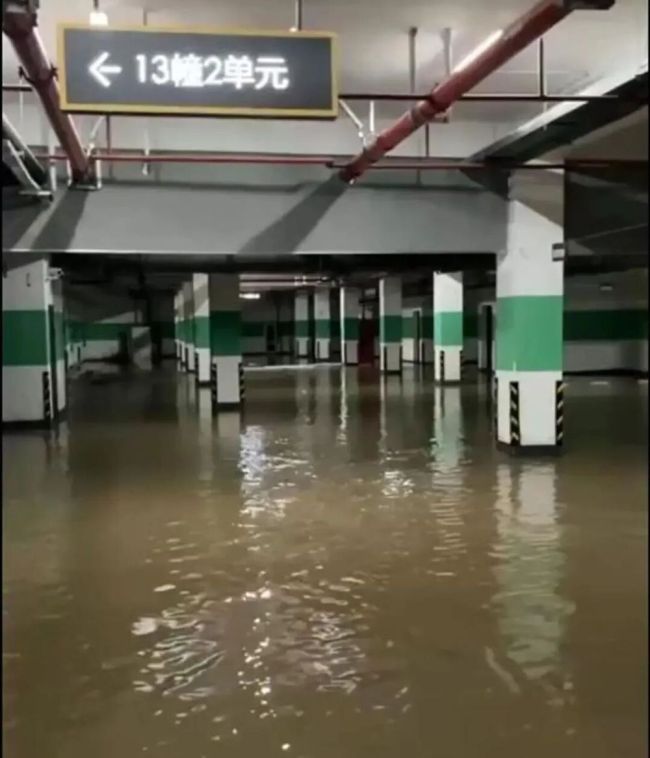 小区1楼4户业主联合私挖地下室 监管何在？