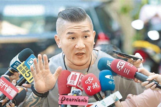 台网红馆长：国民党和民众党是战友