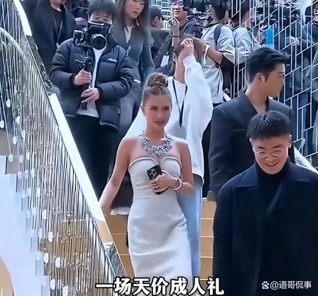 曝窦骁掏钱给何超莲装修了新房子 豪门婚姻的代价