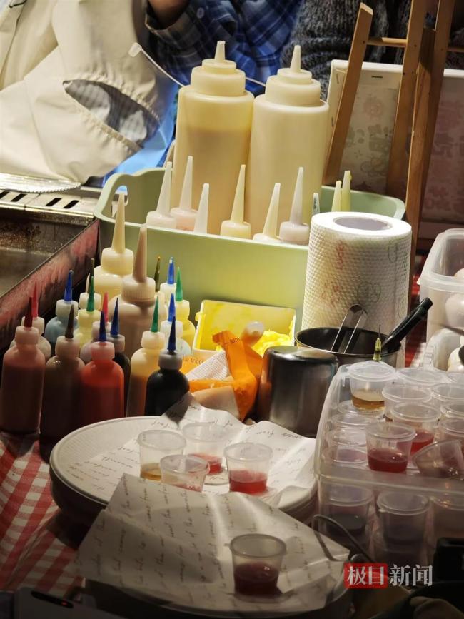 排队5小时花65元买一个网红煎饼 创意美食引热潮