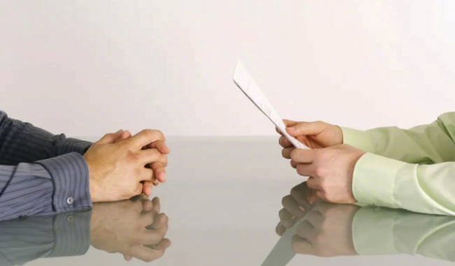 偷拍涉密装备发财庭群被判5年!带涉密札记本出门用餐被盗遭革职