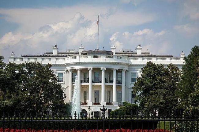 特朗普大规模拆除白宫建筑：挖掘机忙不停，建9万平方英尺宴会厅