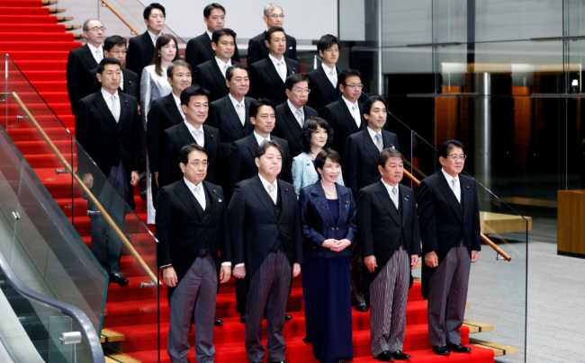組建新內閣 召開記者會 日本新首相將如何“破局”