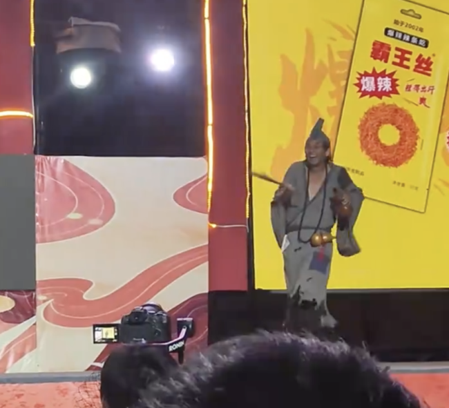 在長(zhǎng)沙偶遇“濟(jì)公本公”被評(píng)價(jià)為“濟(jì)公本公”