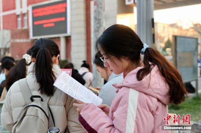 国考报名热门岗位竞争超三千挑一