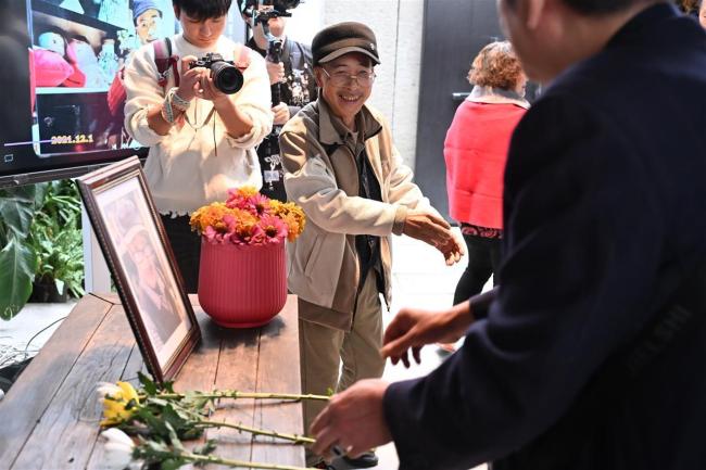 72岁患癌老人办生前告别式 笑对人生不留遗憾