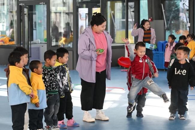 中国建成规模最大且高质量教育体系 人才“蓄水池”扩容