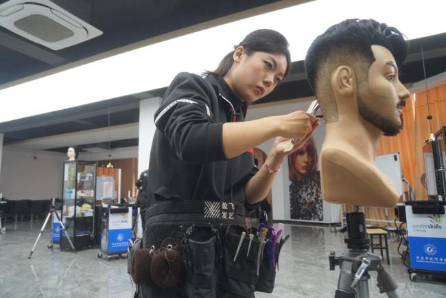 20岁技校女生靠剪发闯进国家队 千锤百炼铸就匠心