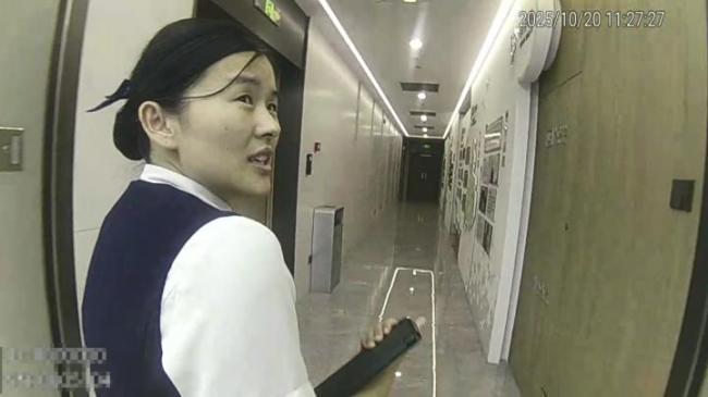 老人要取696万现金 银行经理报警