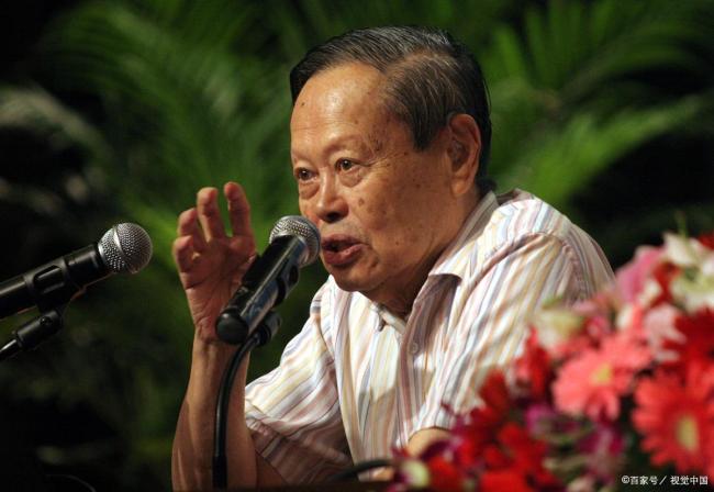 杨振宁学生哽咽回忆恩师 最后一课传递智慧