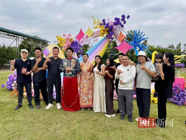 肥娟夫妇补办婚礼网友坐了近10桌 湛江美食盛宴庆贺