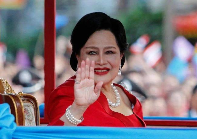 诗丽吉被称为泰国人民的母亲 泰丝皇后辞世