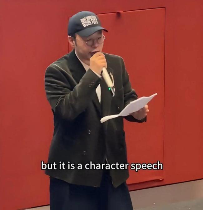 杜海涛在毕业典礼上亲吻沈梦辰 勇敢演讲引发热议