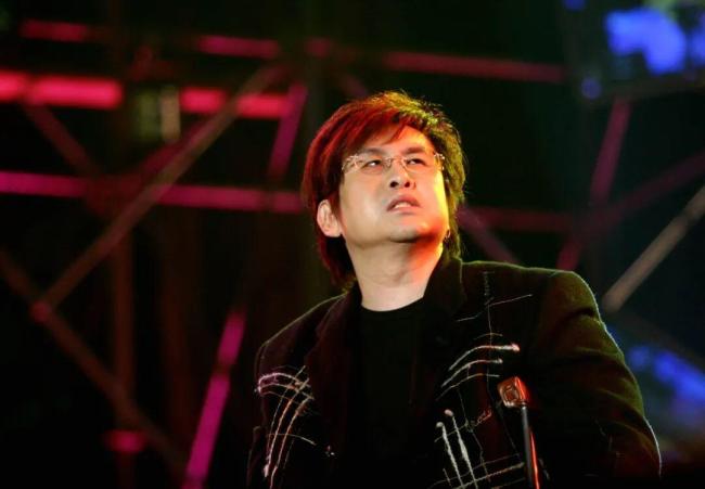 郑智化的轮椅为何无法顺利推入飞机 机场服务引发热议