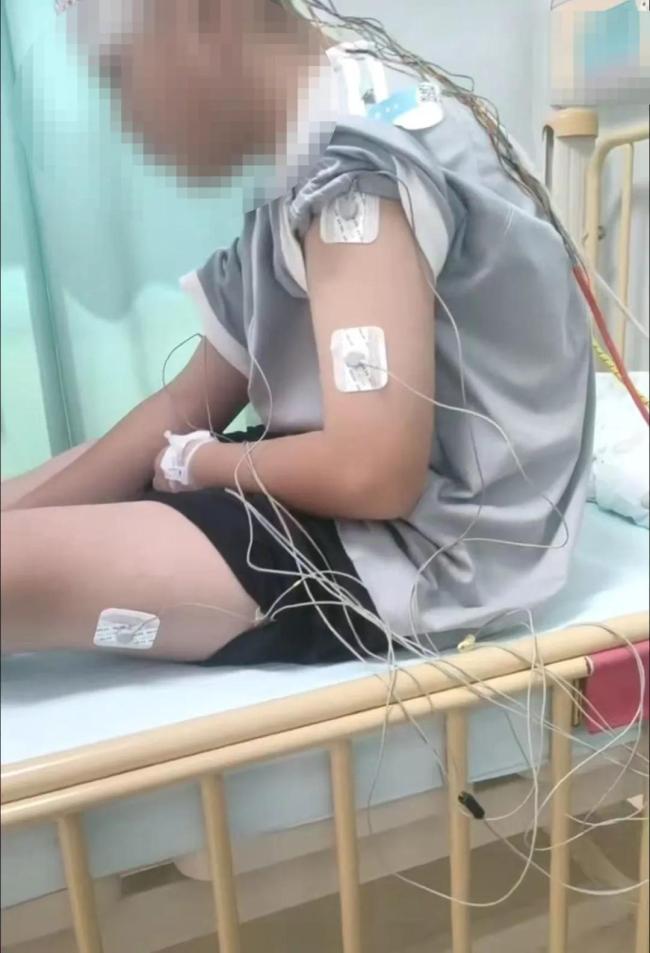 云南一小学多名学生突发疾病