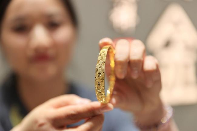 金价下跌是机会还是风险 牛市中的“深蹲”