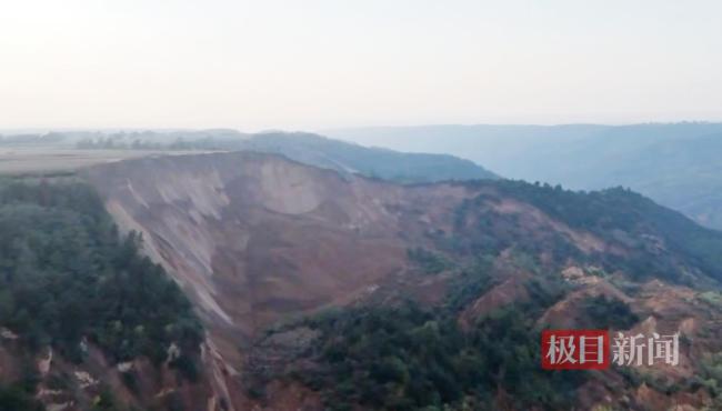 农妇收玉米时突遇山体坍塌失联超3天 救援仍在进行中