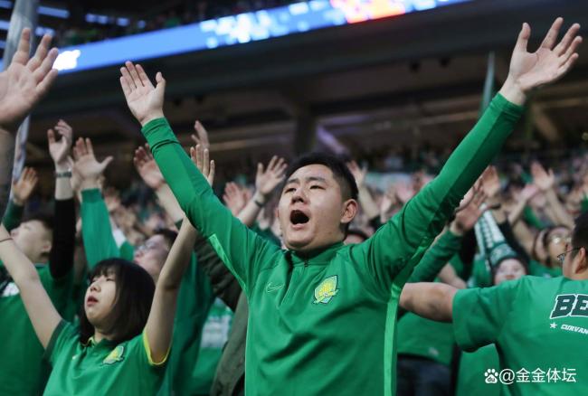 国安防线怎么了?解围踢空送大礼 后点严重漏人,海牛轻松破门反超 防守体系彻底崩塌