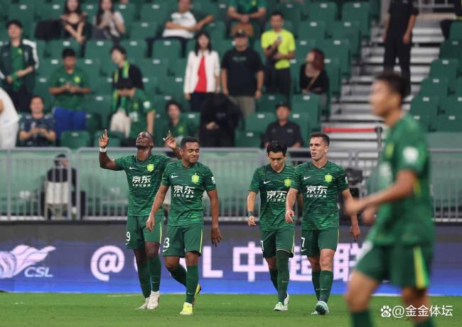 国安防线怎么了?解围踢空送大礼 后点严重漏人,海牛轻松破门反超 防守体系彻底崩塌