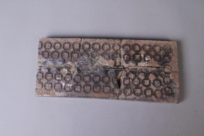 男子白天考古夜里盗墓 双面人生终被揭穿