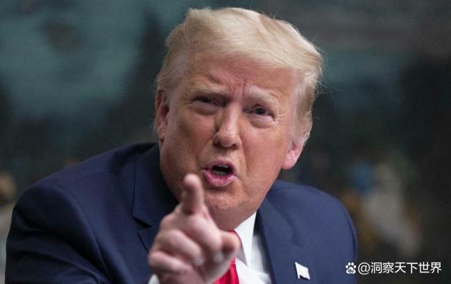 特朗普演讲时当众搂住高市早苗