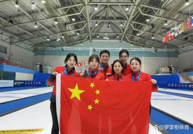 中国女冰壶队9连胜夺冠平台配资，男队无缘奖牌 女子冰壶再创辉煌