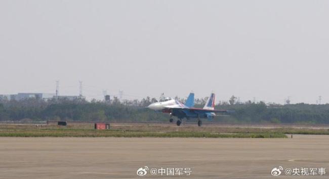 俄罗斯勇士飞行表演队降落南昌 战机顺利抵达