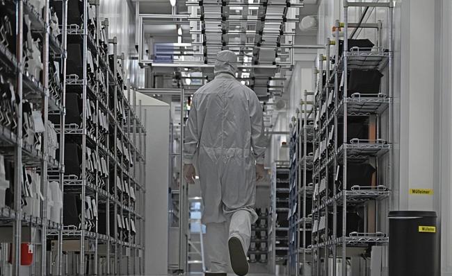 欧盟为何突然变脸给中国“戴高帽” 两面三刀的把戏