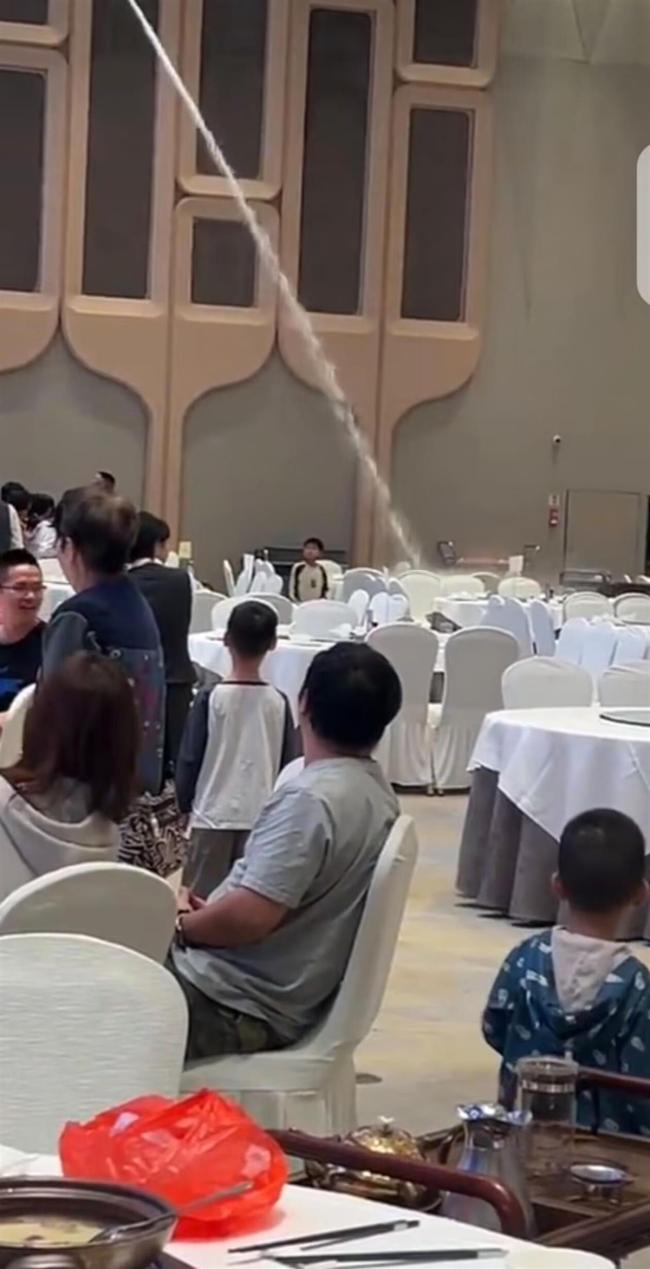 餐厅回应宴会厅“水管爆裂”