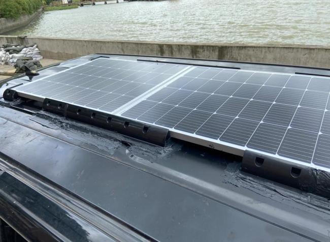 新能源车车顶架一块太阳能板，是不是也能解决一部分续航问题，为什么车企都不做呢? 性价比与技术瓶颈解析