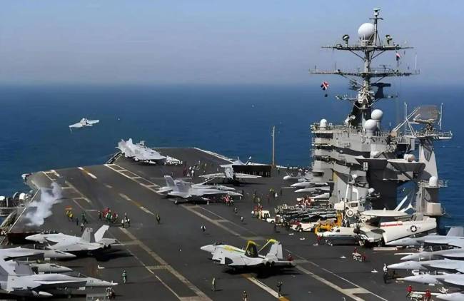 美航母来南海执勤，两架舰载机在半小时内相继坠海，什么原因？ 美军霸权反噬