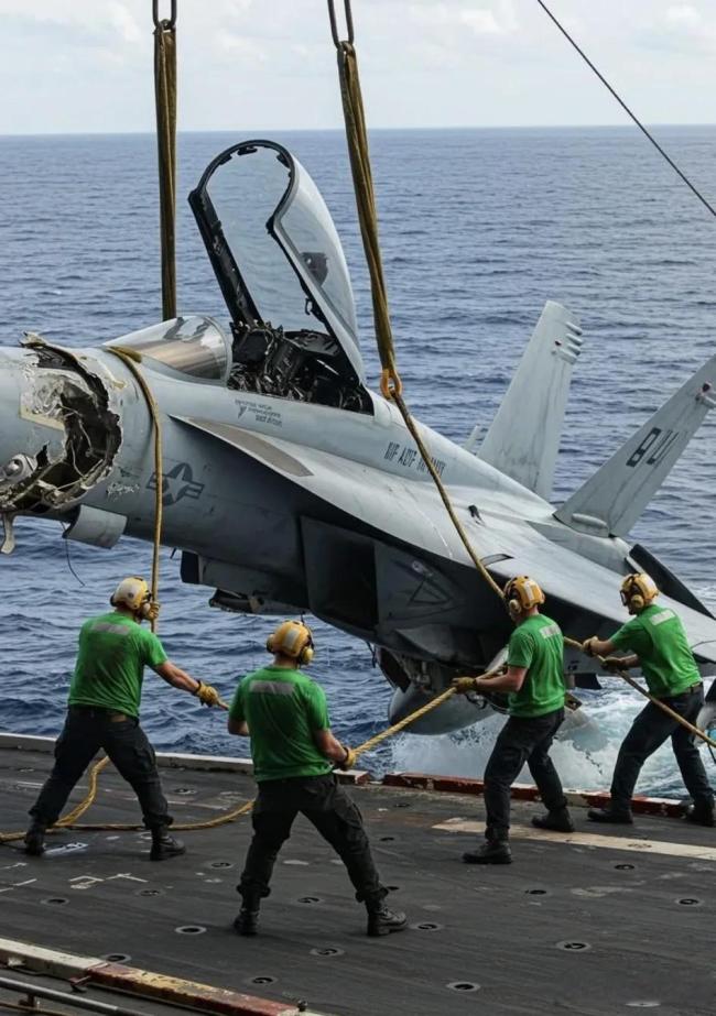 美军航母南海坠落的舰载机有何特点 一小时内的连环坠机