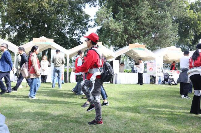 老人需要什么样的养老机器人 智能助老新体验