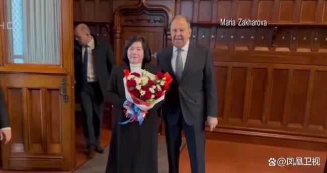 普京在克里姆林宫会见朝鲜外务相崔善姬 俄朝关系进展顺利