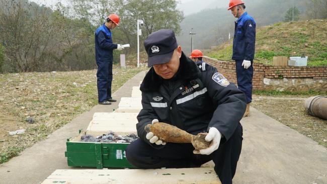 北京警方集中销毁废旧爆炸物品228枚