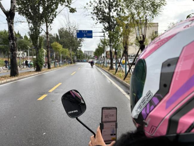 一位北京女骑手的双重生活是怎样的：我不愿活成我母亲那样