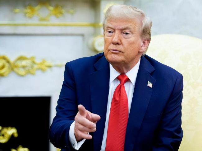 看来美国先扛不住了 特朗普主动提到对华降税 选举压力下的妥协