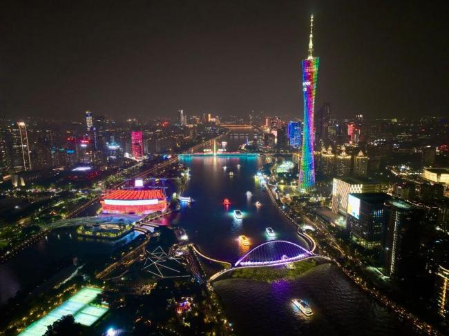 广州塔换新装迎全运 湾区三色点亮夜空