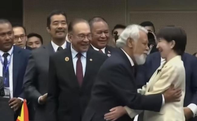 学者：高市早苗APEC再现外交名场面 文化碰撞引关注