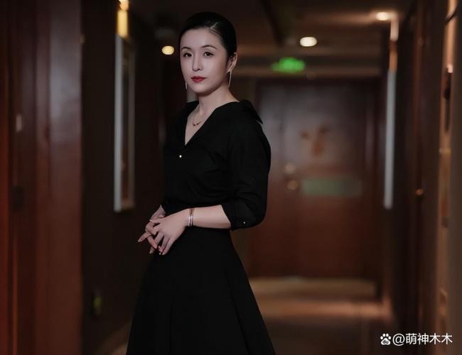 王家卫说唐嫣很装 幕后爆料引发热议