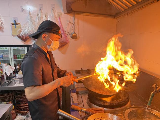 “江西小炒”为何成为义乌特产 辣味里的城市融合