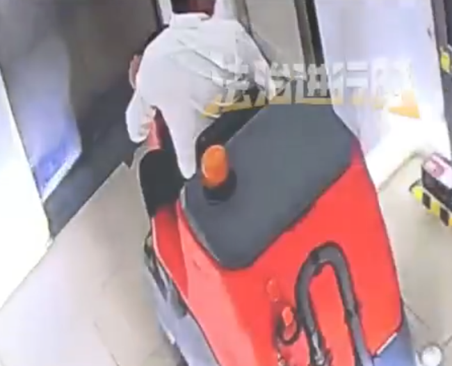 男子无培训上班第一天害死同事 首日上岗酿悲剧