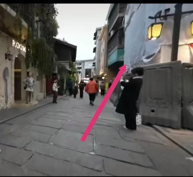 长沙一网红街区外墙垮塌致2死2伤 装修事故引发悲剧